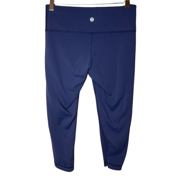 SALE!! LUULEMON on Wunder Under Crop Reversible Dense Purple / Black Size 6 Lulu - Picture 3 of 10